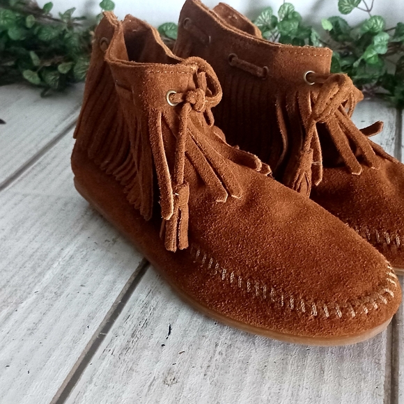 Minnetonka Women's Fringe Back Zip Sporty Rubber Sole Bootie - Picture 14 of 15